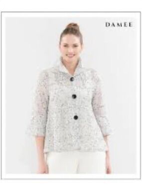 DEMEE White Textured Floral Button-Front Tunic With Stand Up Collar